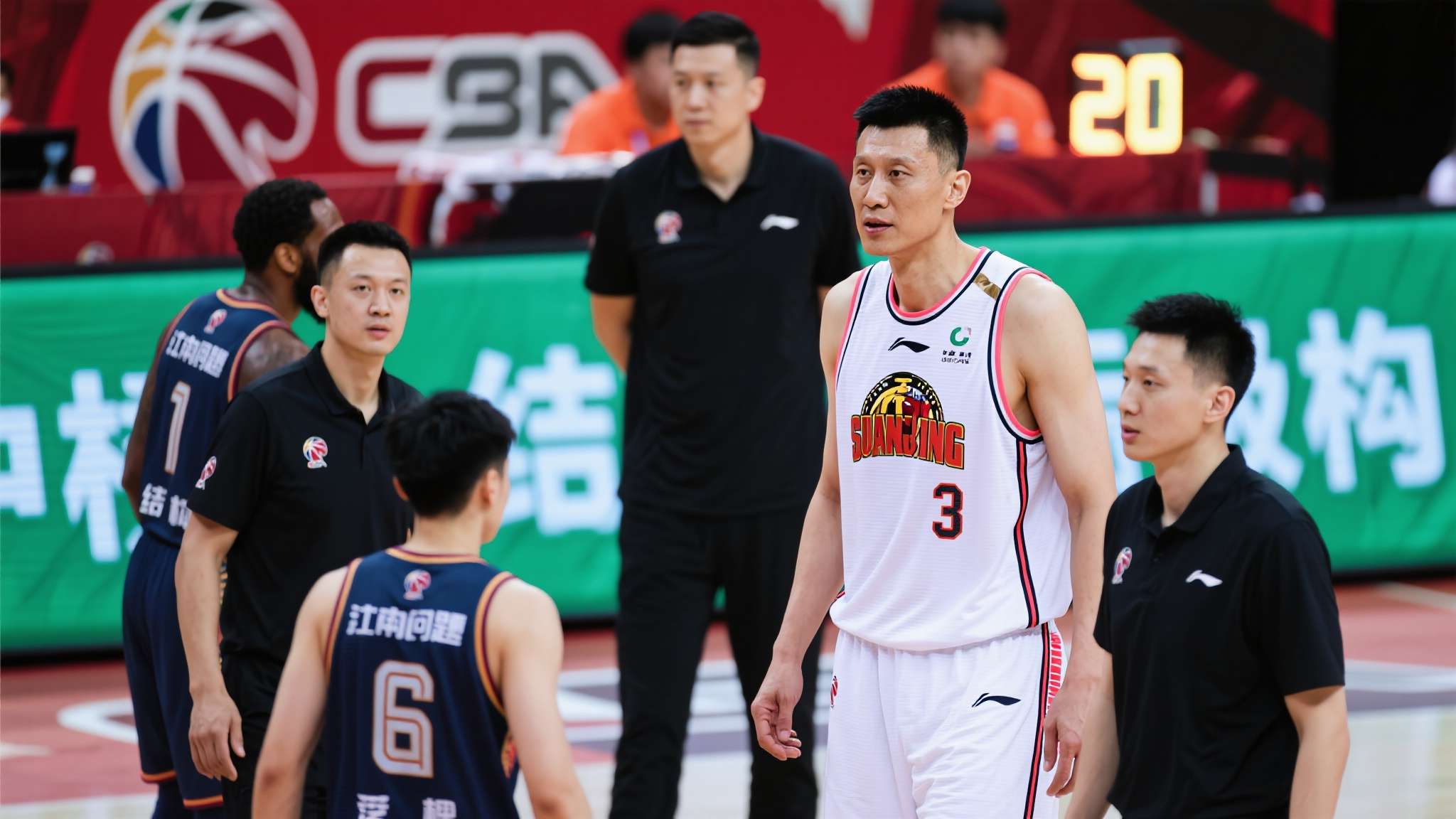 确认不打了!男篮内线国手退出广东队,杜锋惨遭北京队20分大逆转 受核心内线退役影响,整体攻防体系将面临重大调整。不论补强外援还是挖掘新人,都难以