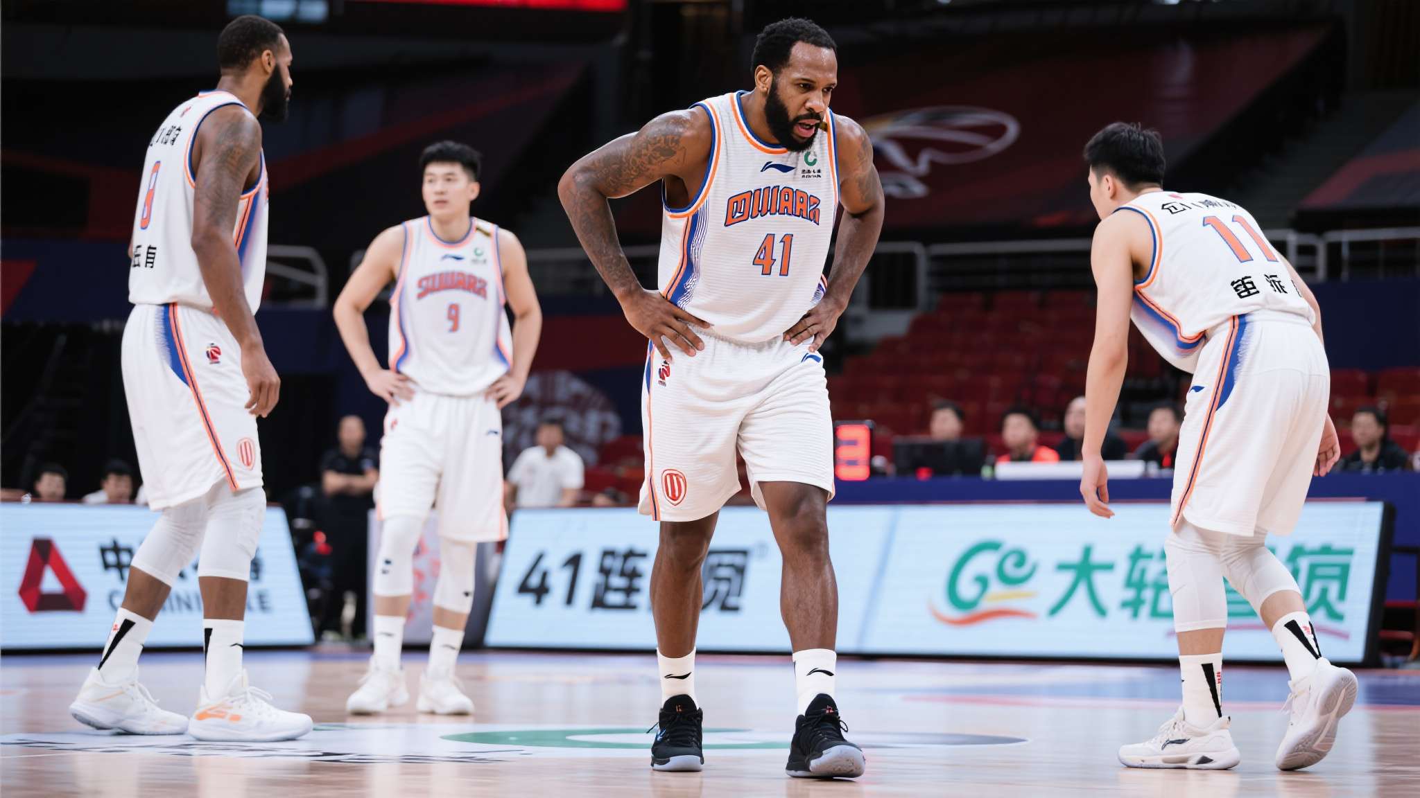 CBA的奇耻大辱!四川已41连败浙江压力大 香港金牛快顶上 在过去数个赛季中,四川队始终未能完成有效的球员引进与梯队建设,外援选择屡屡失误,